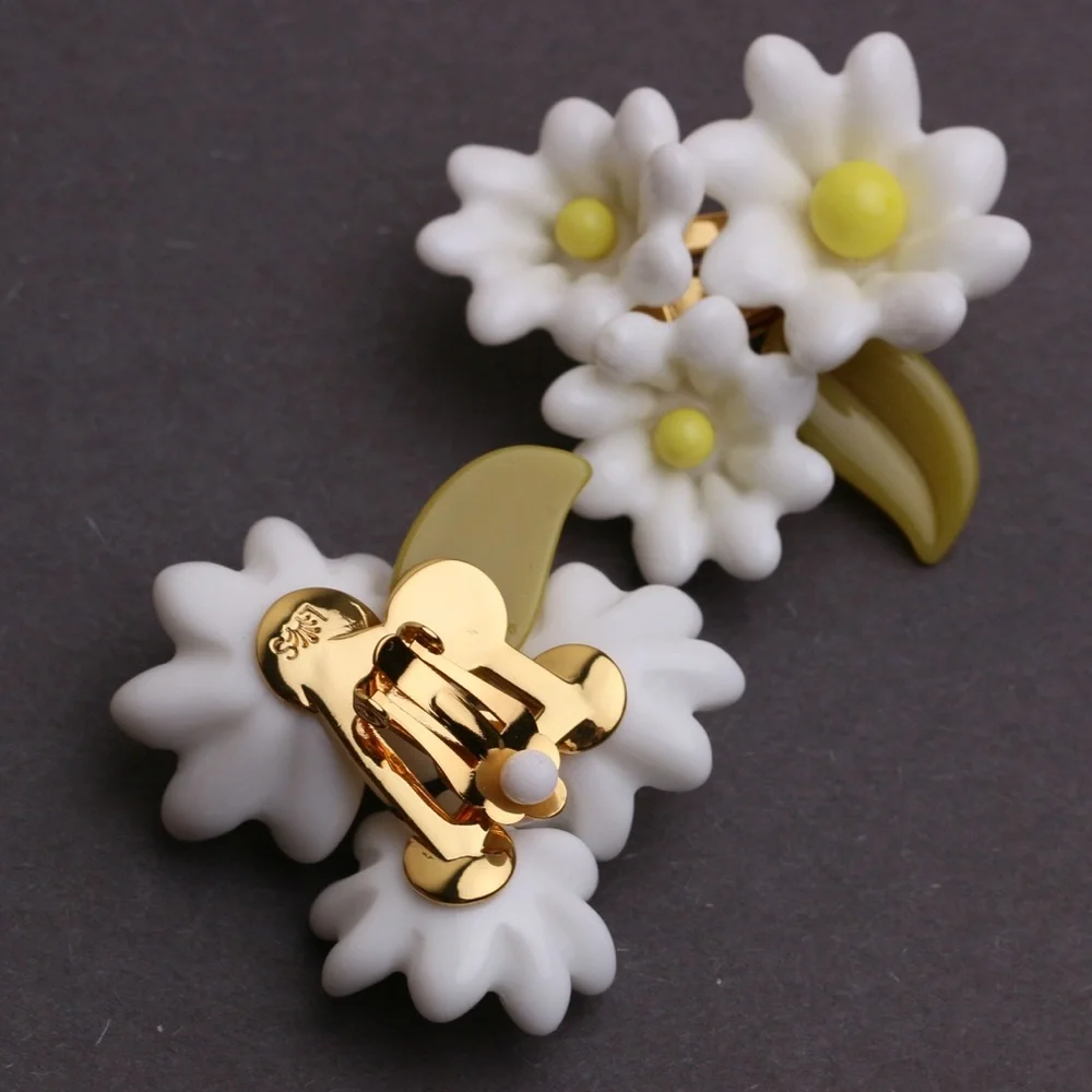 Lele Sadoughi Ivory Petunia Bouquet Clip-on Earrings - Picture 6 of 7